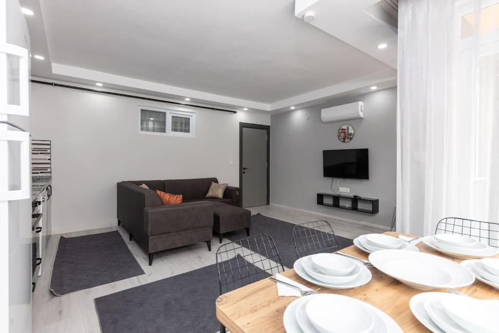 6-sehir Merkezinde Bueyuek Modern Daire